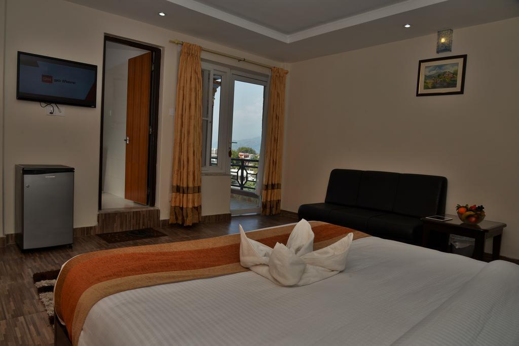Hotel Point Pokhara Extérieur photo