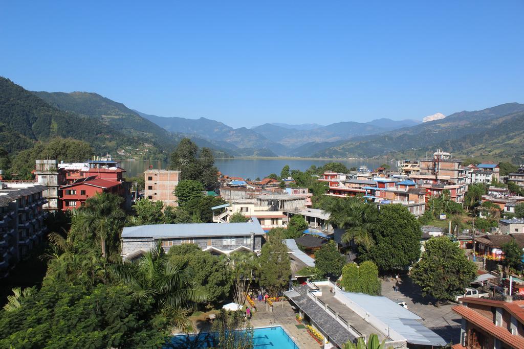 Hotel Point Pokhara Extérieur photo