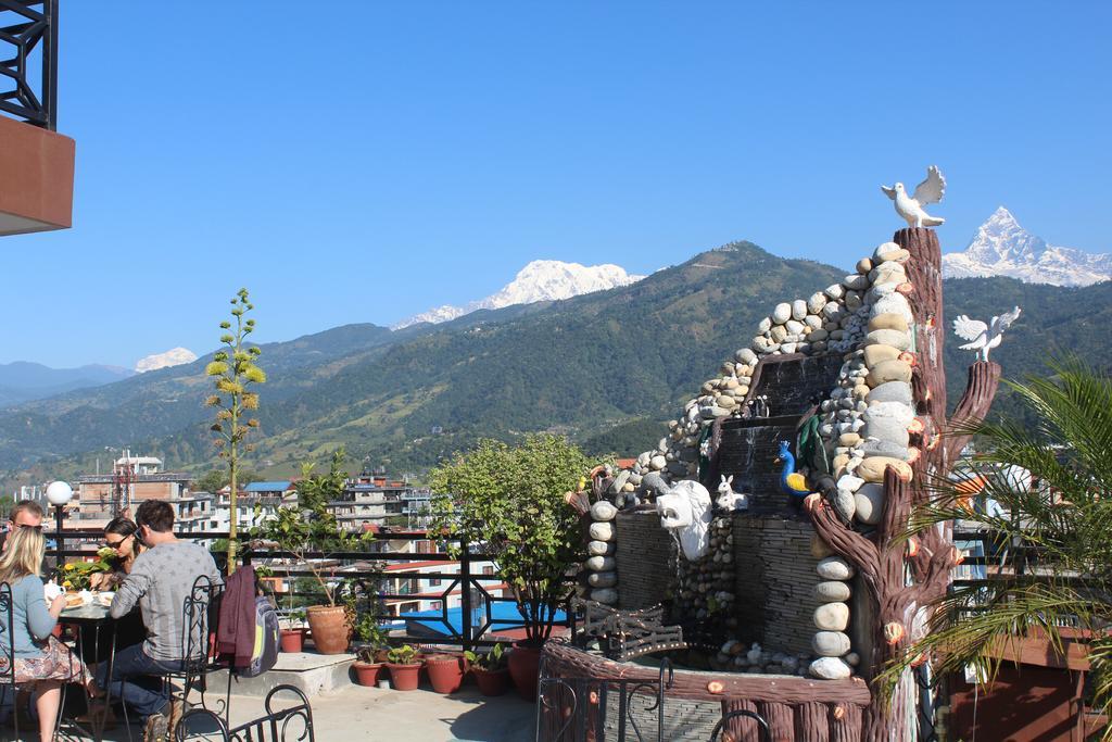 Hotel Point Pokhara Extérieur photo