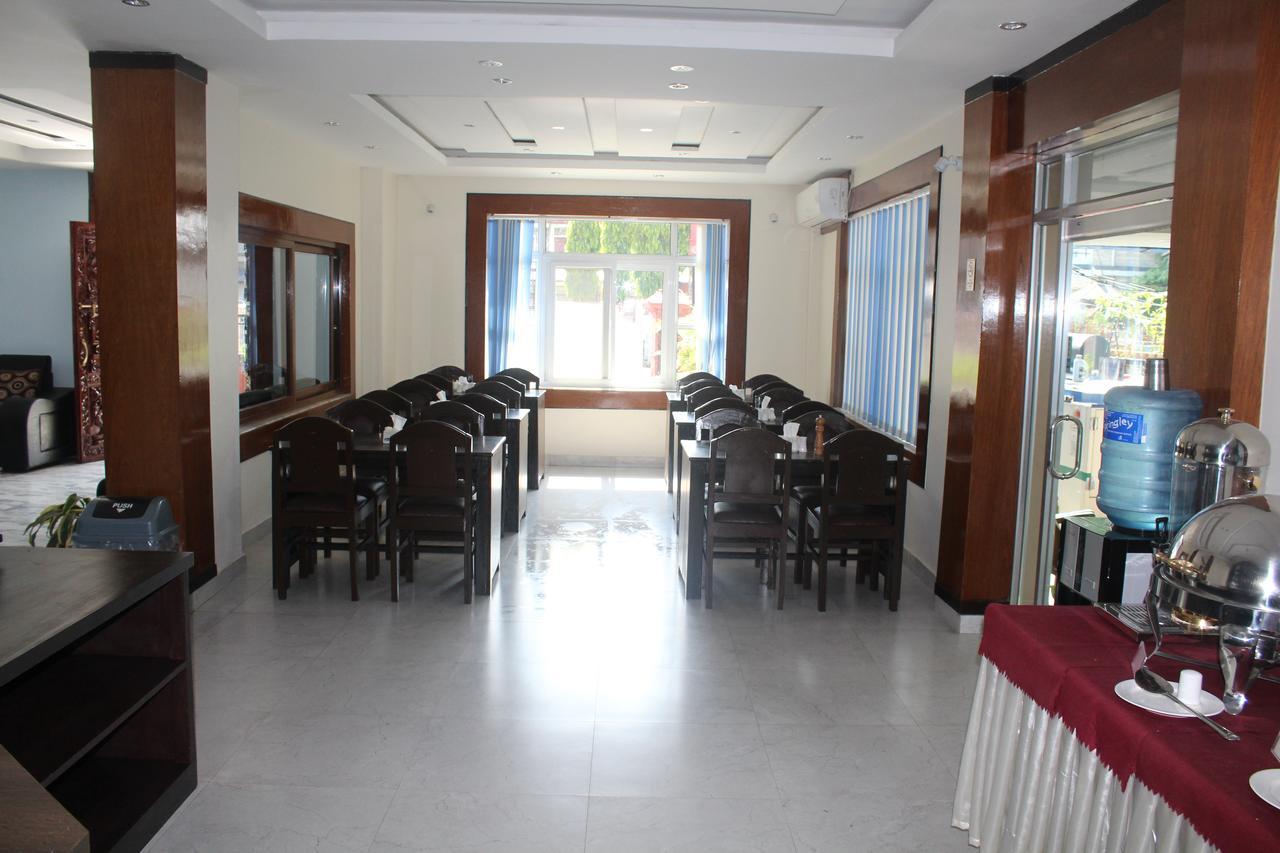 Hotel Point Pokhara Extérieur photo