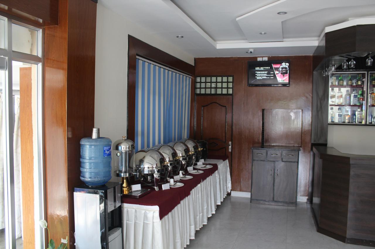 Hotel Point Pokhara Extérieur photo
