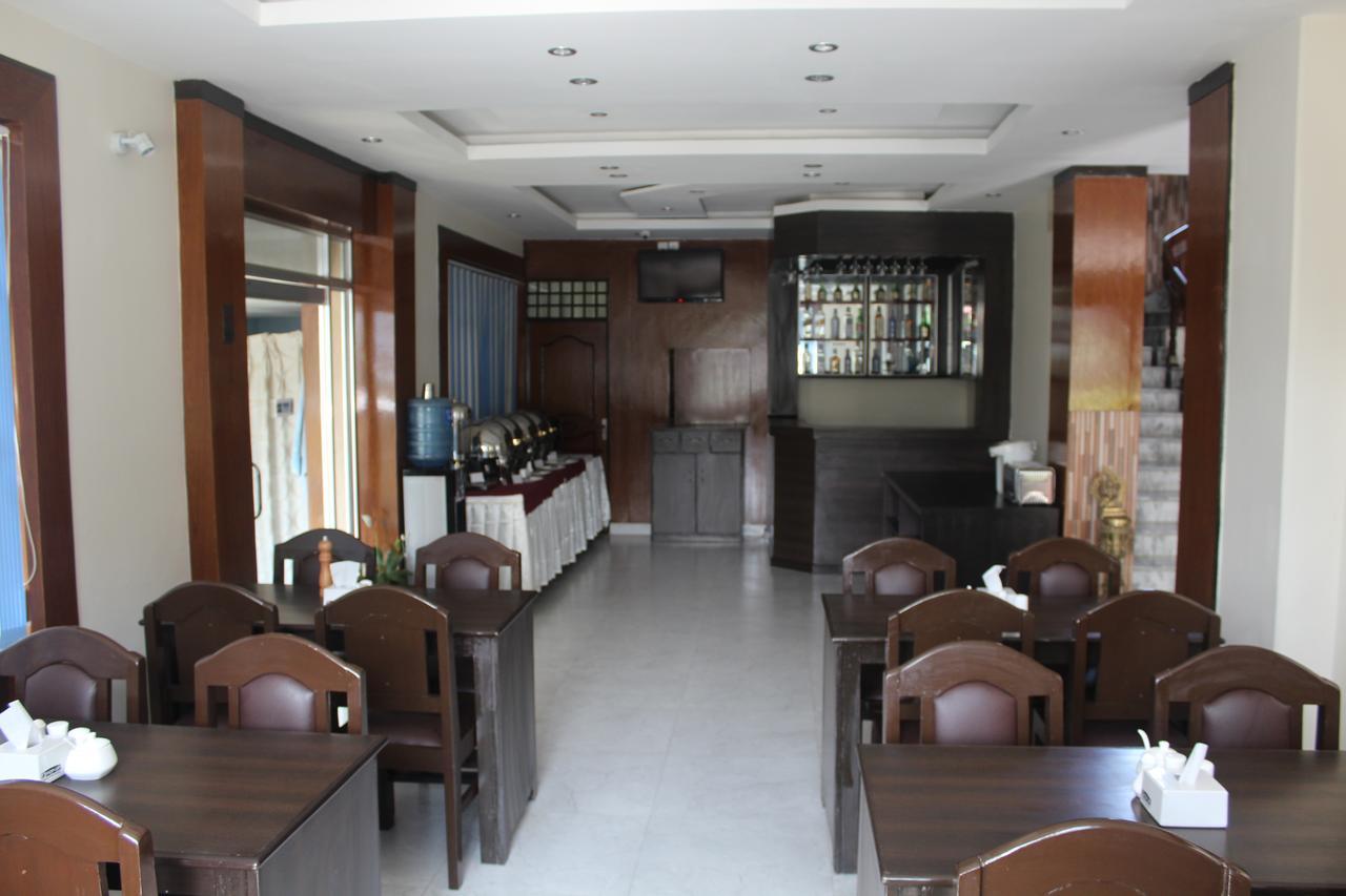 Hotel Point Pokhara Extérieur photo