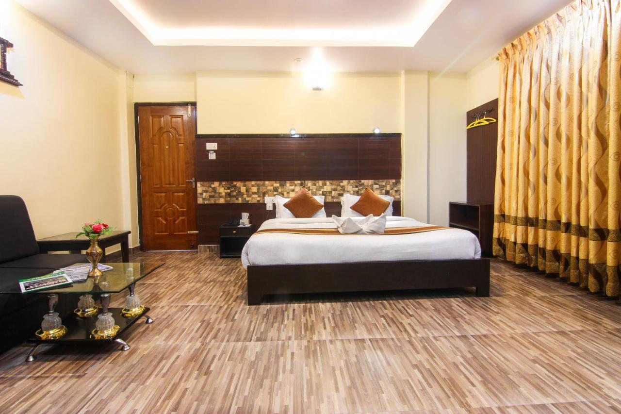 Hotel Point Pokhara Extérieur photo
