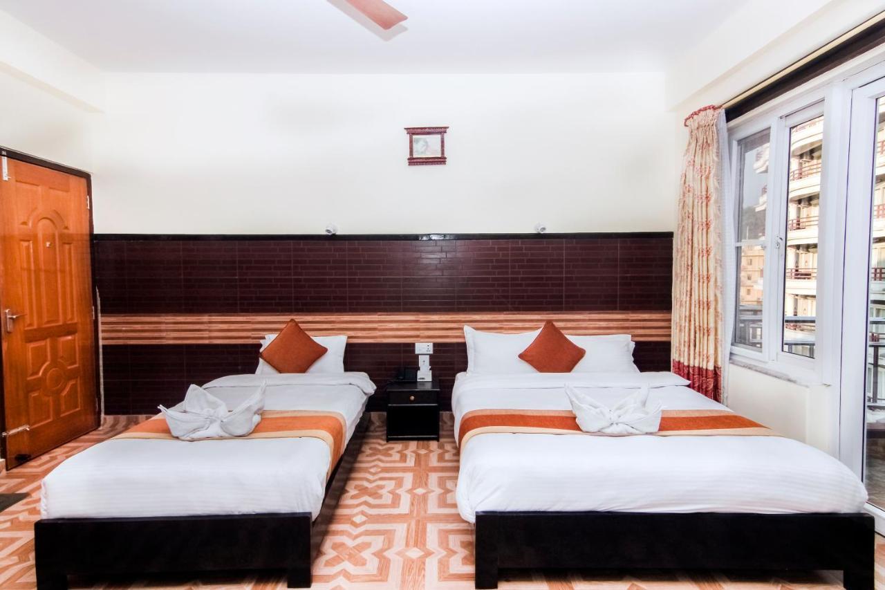 Hotel Point Pokhara Extérieur photo