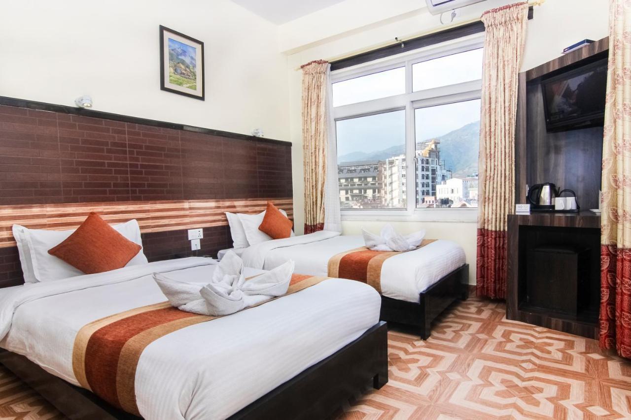 Hotel Point Pokhara Extérieur photo